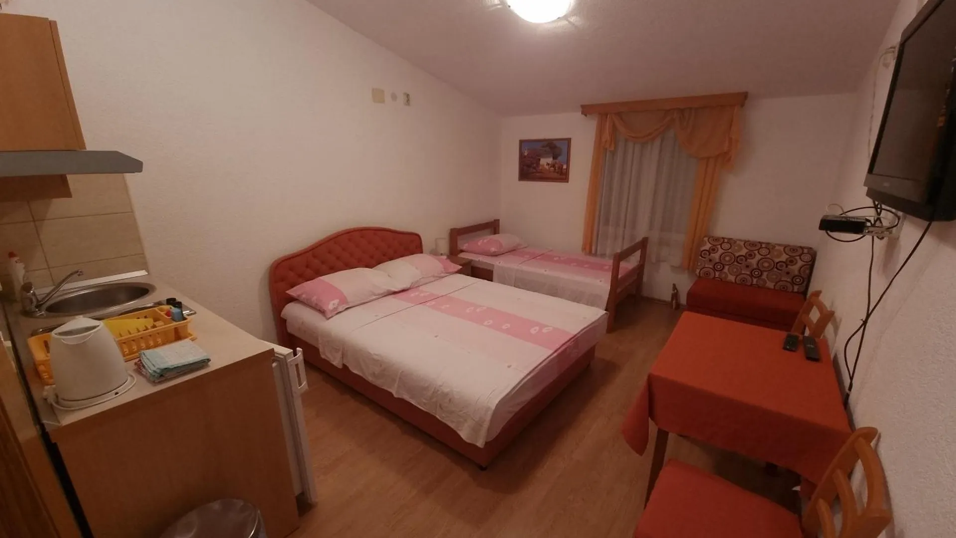 Apartments Cipetic Kastela