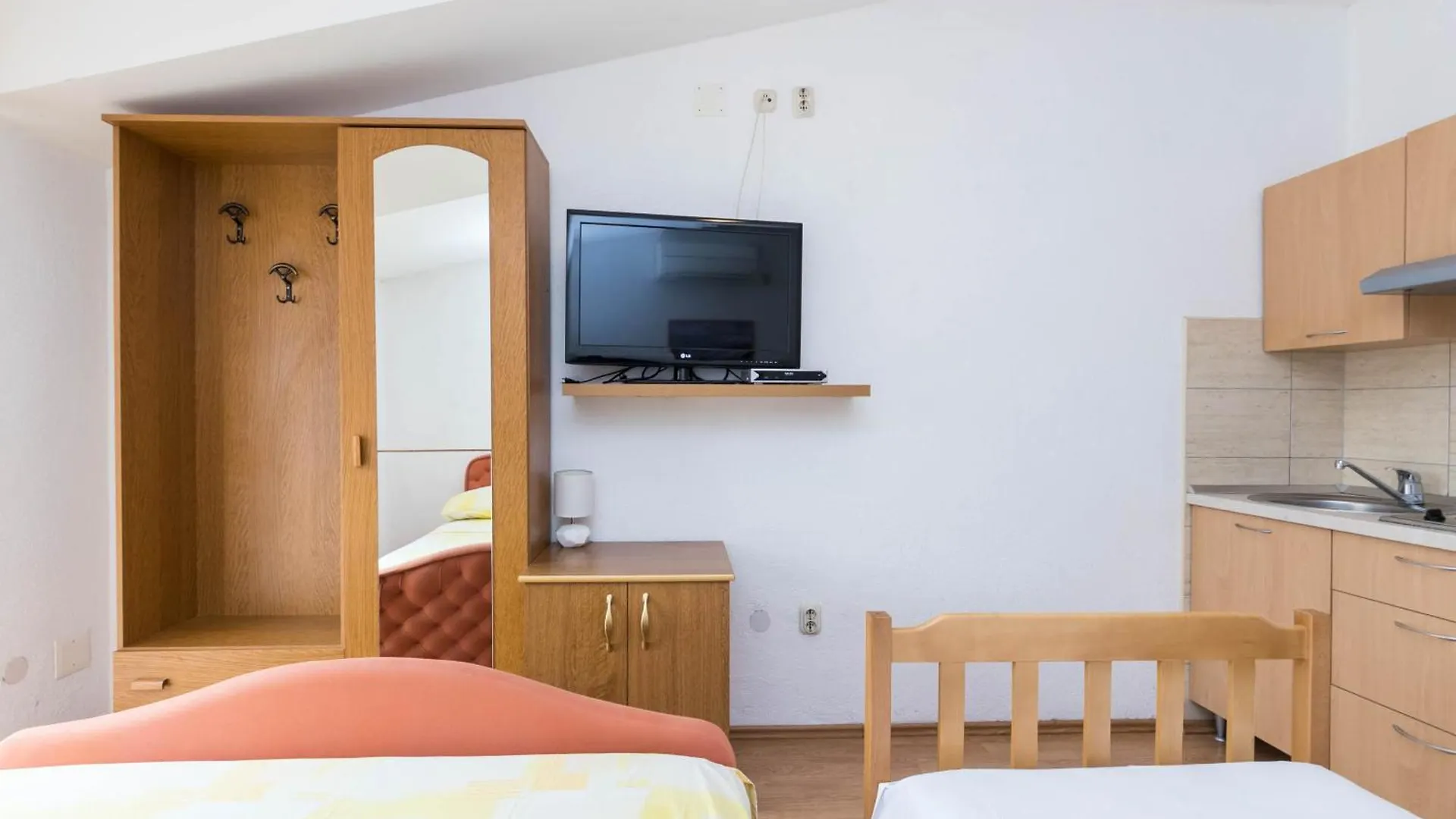 Apartments Cipetic Kastela