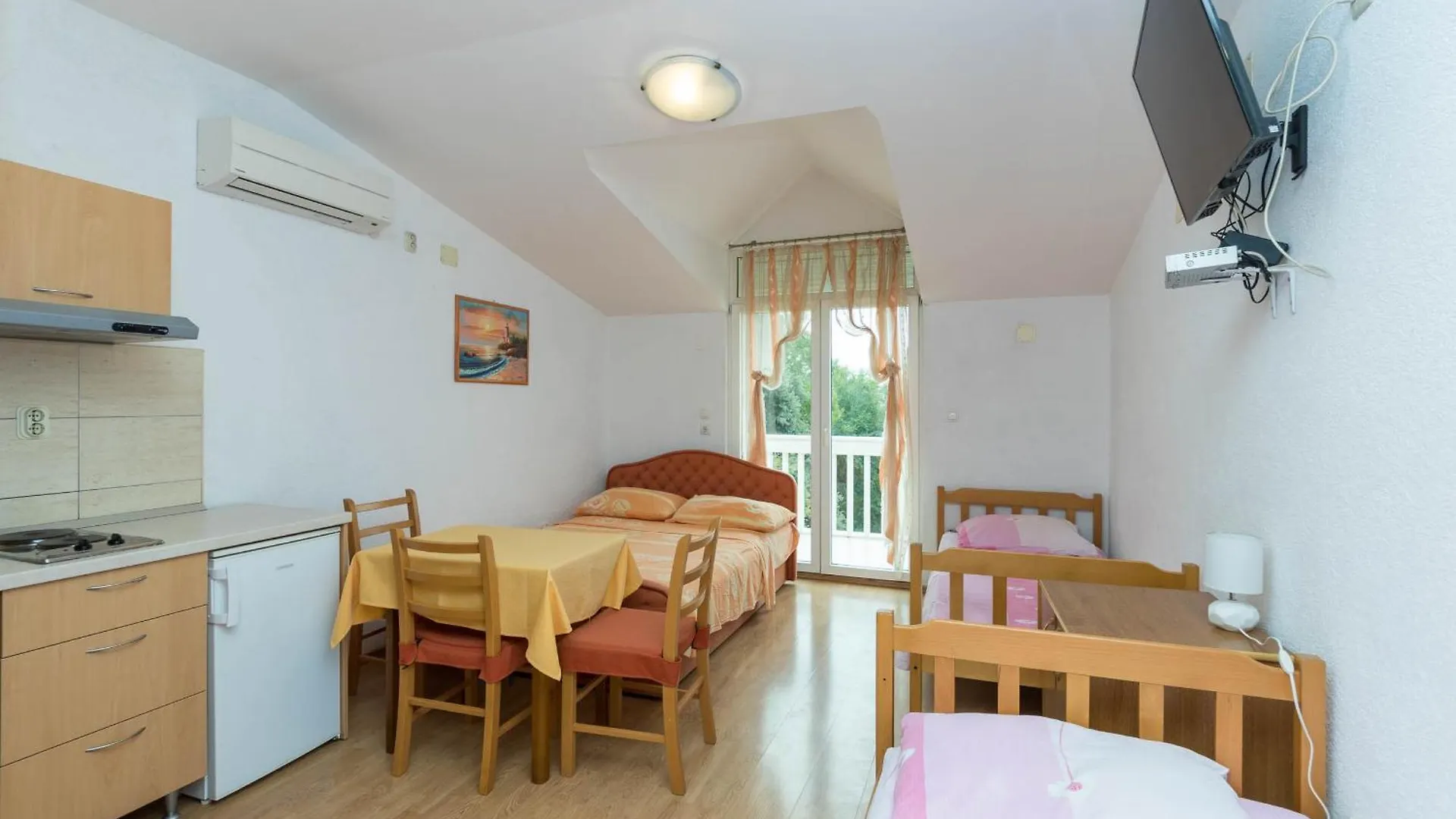 Apartments Cipetic Kastela