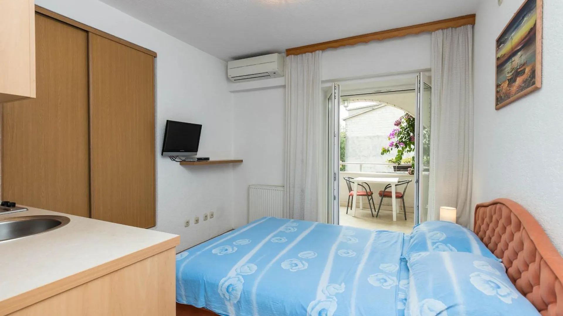 Apartments Cipetic Kastela 0*,